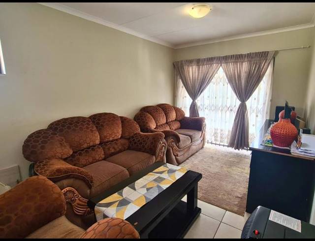 2 BEDROOM SIMPLEX FOR SALE IN BRENTWOOD PARK